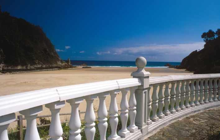 Apartamentos Turisticos El Balcon De Llavandes Colombres Eksteriør bilde